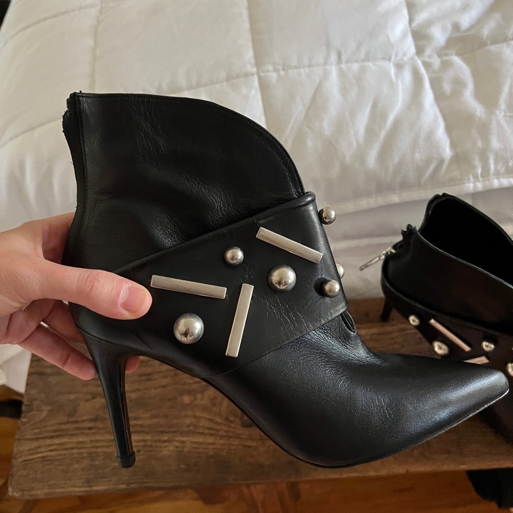 Donald J. Pliner Black Leather booties - Picture 3 of 4